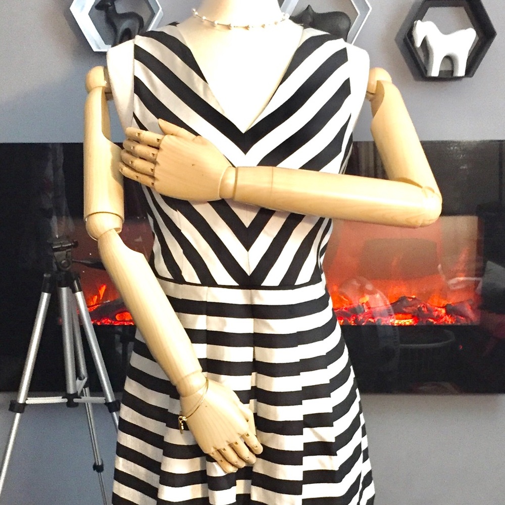 Banana Republic woman’s dress